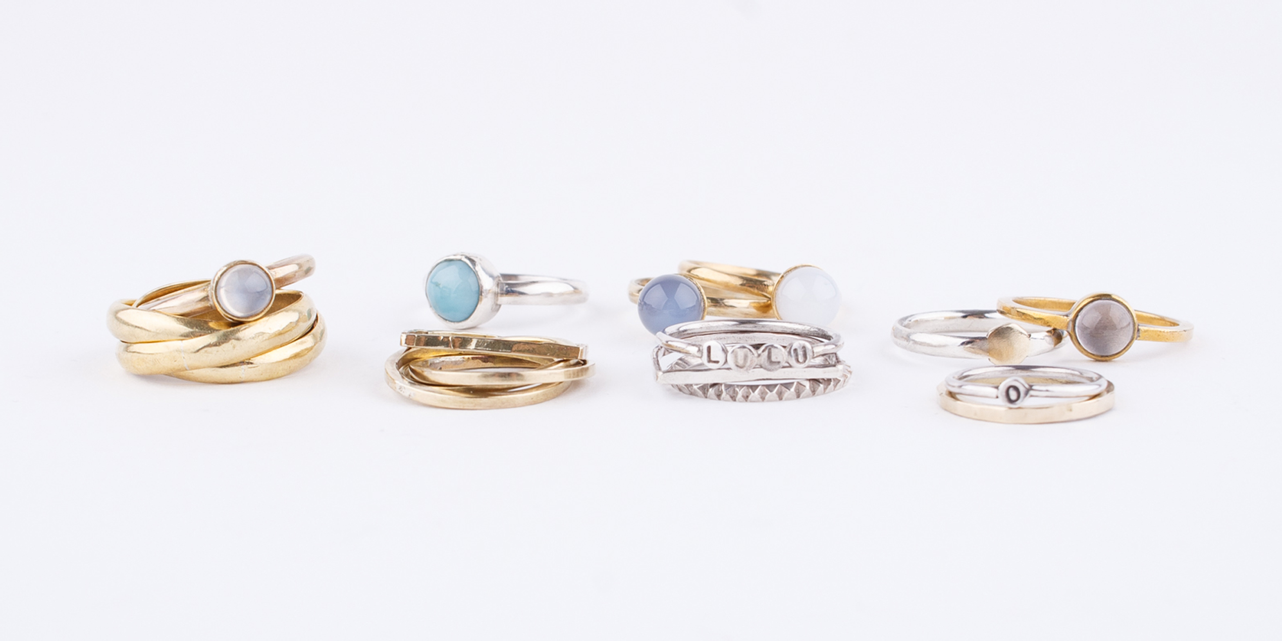 Handgefertigte Ringe aus Messing und Silber mit Halbedelsteinen, wie Calcedon, Larimar, Mondstein, gehämmert, rund Vierkantdraht, gehämmert