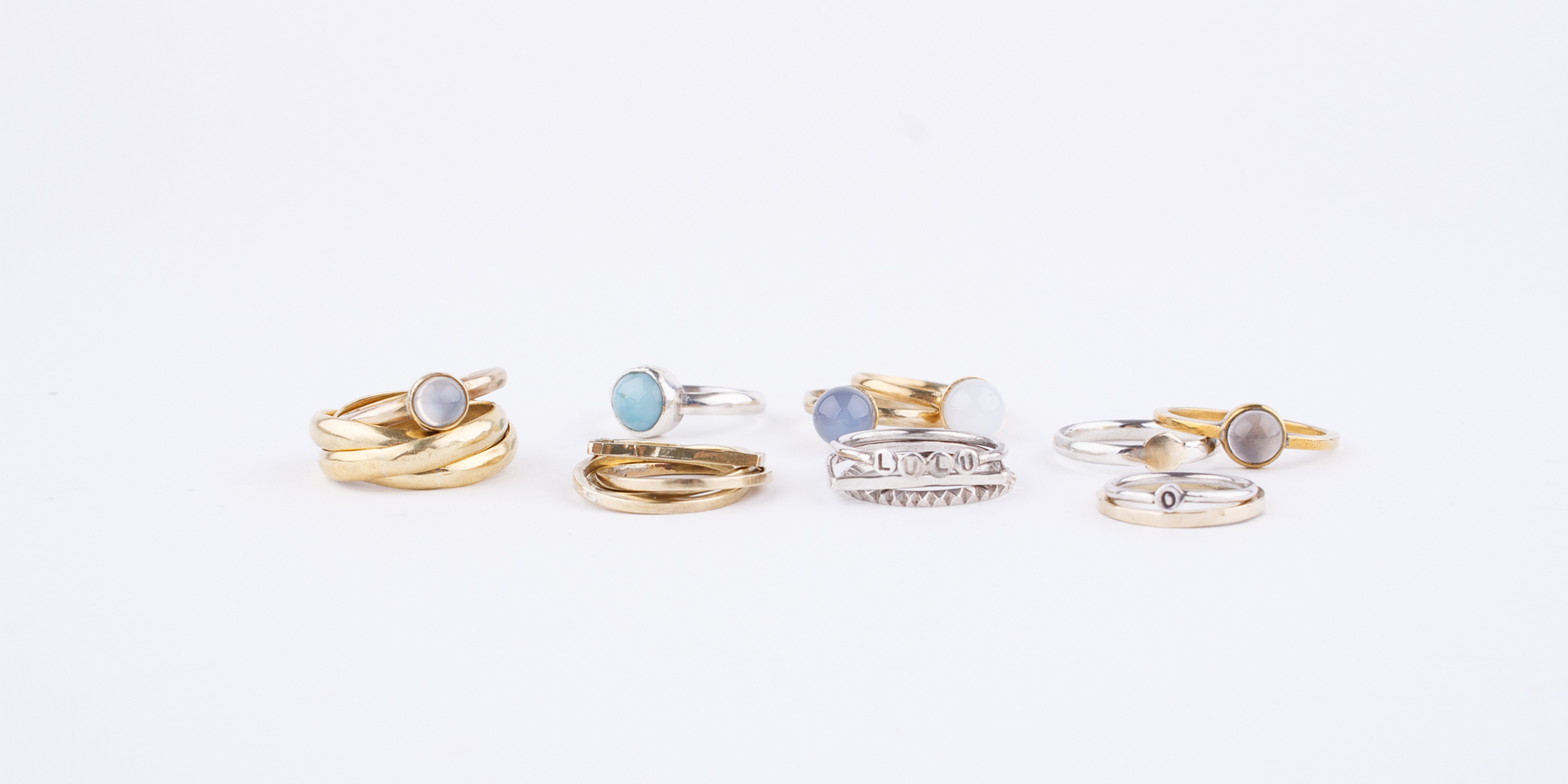 Handgefertigte Ringe aus Messing und Silber mit Halbedelsteinen, wie Calcedon, Larimar, Mondstein, gehämmert, rund Vierkantdraht, gehämmert