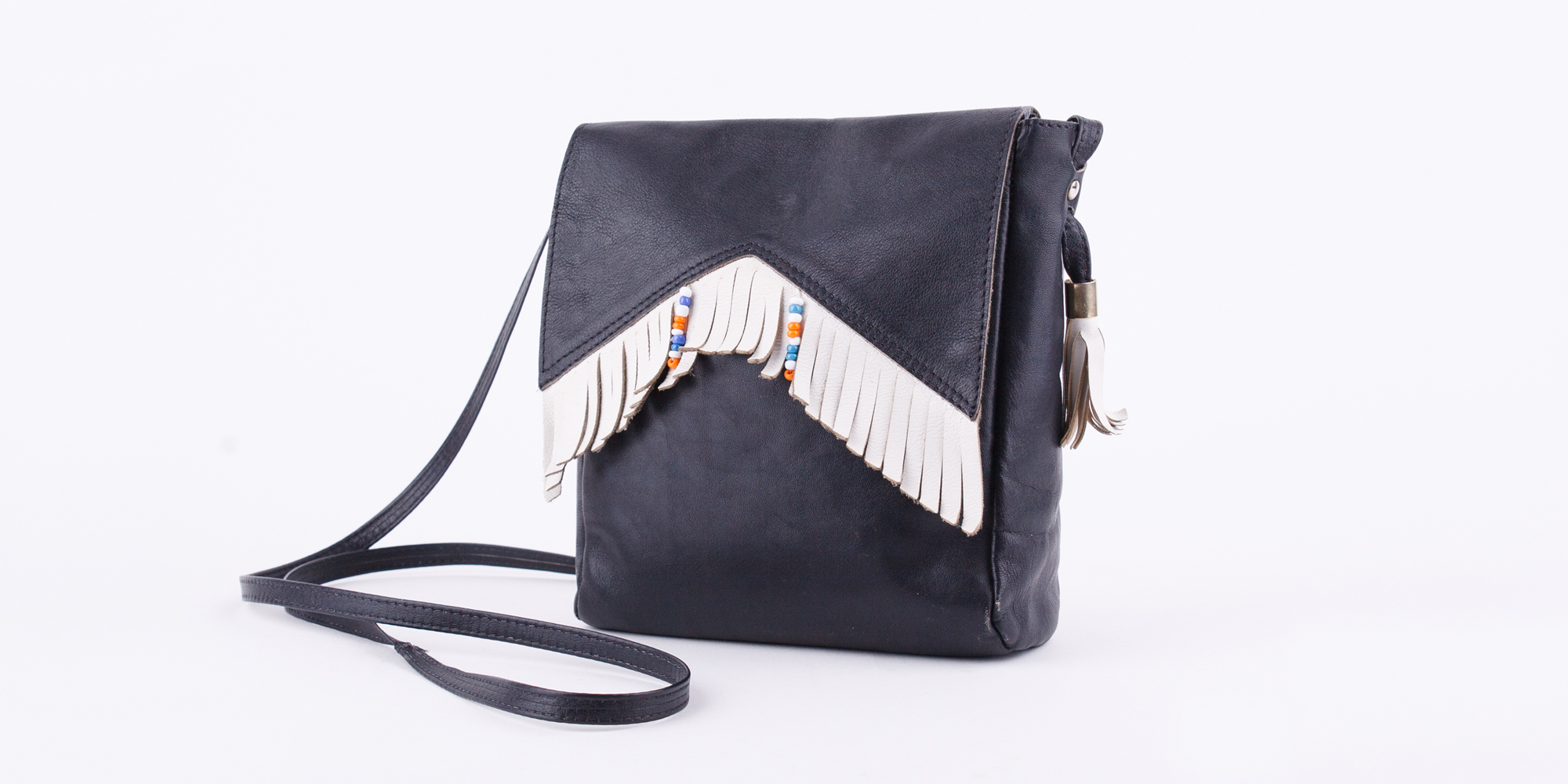 Eine Tasche ist ein schönes und nützliches Accessoire, das Dein Outfit vervollständigt und rund macht. Egal, ob gross, oder klein.