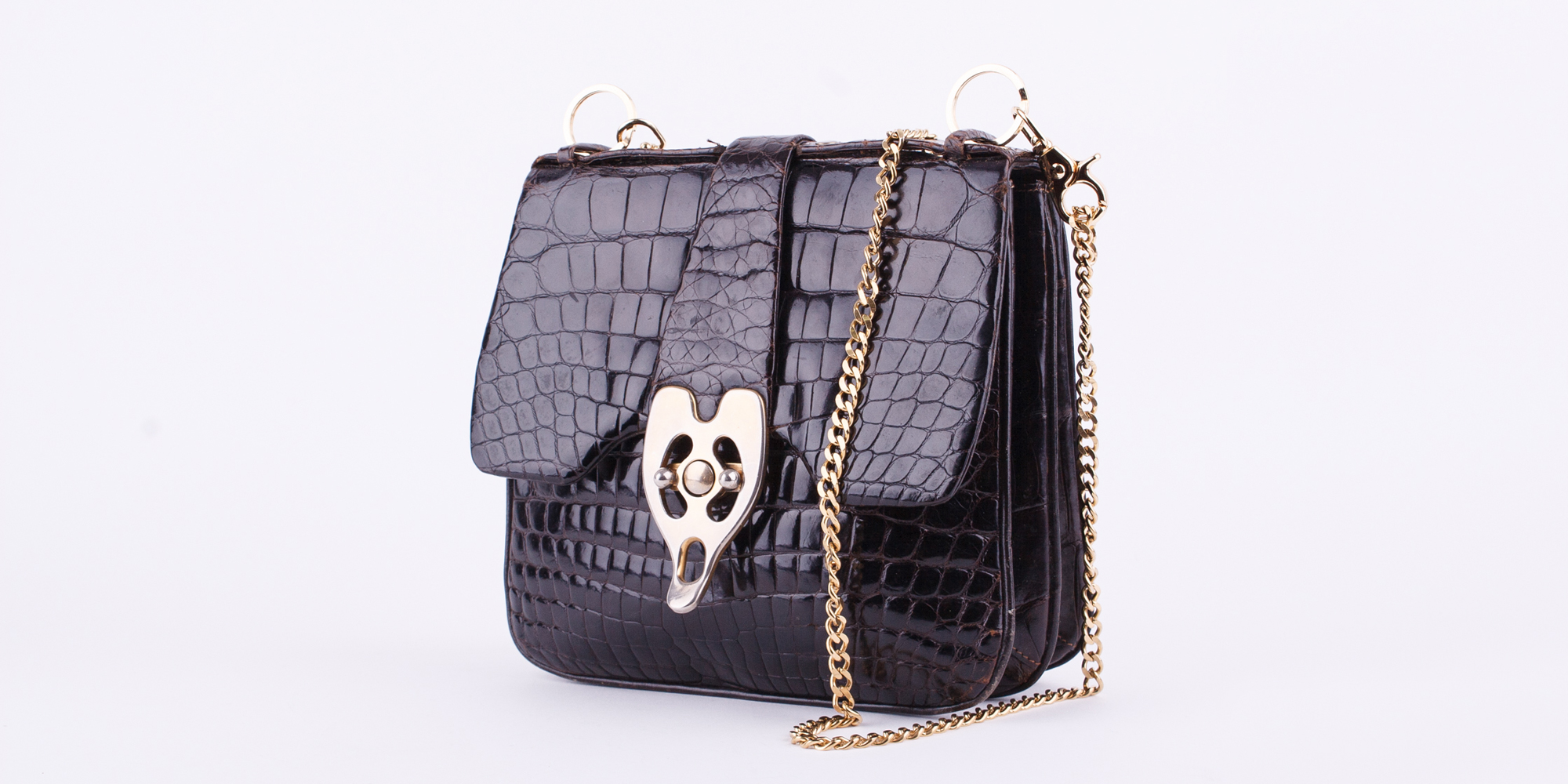 Eine Tasche ist ein schönes und nützliches Accessoire, das Dein Outfit vervollständigt und rund macht. Egal, ob gross, oder klein.