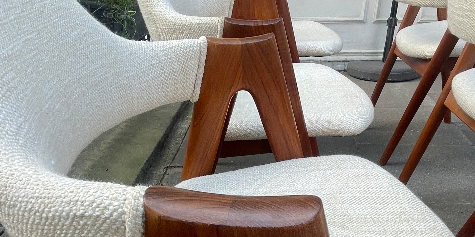 Compass-Stuhl aus Teak von Kai Kristiansen für Sva Møbler. Diese Designikonen sind aus der Epoche der 1960er Jahre- Der Mid Century- Ära.Genauer gesagt von 1960-1969. Material: Stoff und Teakholz Farbe:Creme, Breite: 53 cm, Tiefe: 46 cm