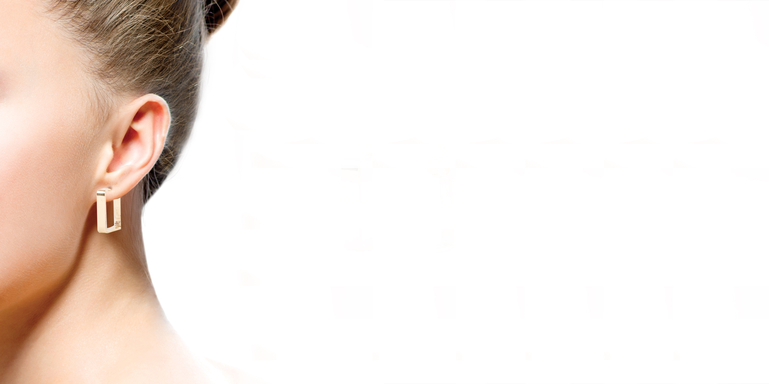 Eckige Hoops in goldfarben sind der absolute Trend. Diese Stecker sitzen sitzen sehr gut am Ohr. Höhe 13mm, Breite 5mm. SDie Ohrringe sind hochglanzpoliert und auch handgefertigt.