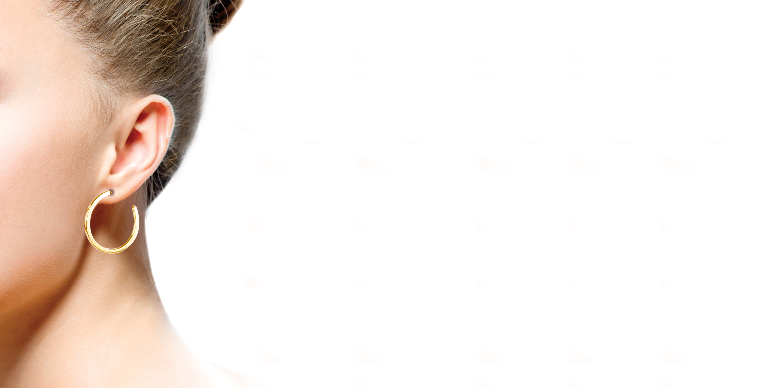 Créolen aus Vierkant Messing Draht. Größe 2,5cm. Sie sind handgefertigt im room27. Eine klassische Créole, die schick am Abend, als auch tagsüber mit einem Businessoutfit getragen werden kann.