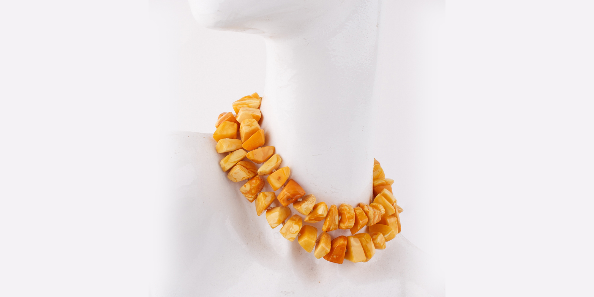 Ein Collier aus Butterscotch Bernstein aus den 1960er Jahren.